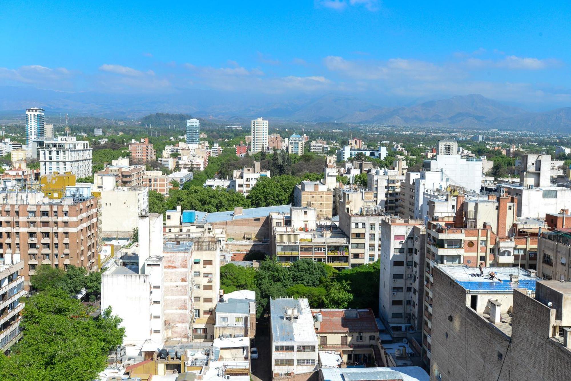 Departamento Con Vista Unica De La Cordillera En La Ciudad De Apartamento *